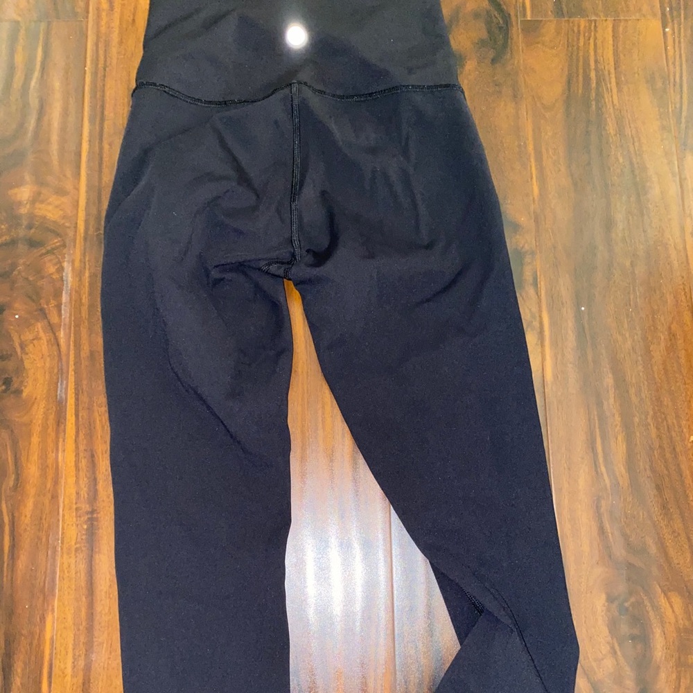 Lululemon Wunder Under Crop. Great condition
